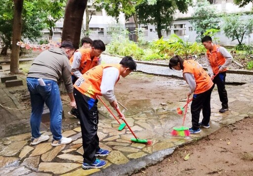 國防大學理工學院青年學子再訪八德榮家 在雨中展現熱情並暖心志願服務活動