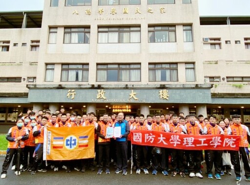 國防大學理工學院青年學子再訪八德榮家 在雨中展現熱情並暖心志願服務活動