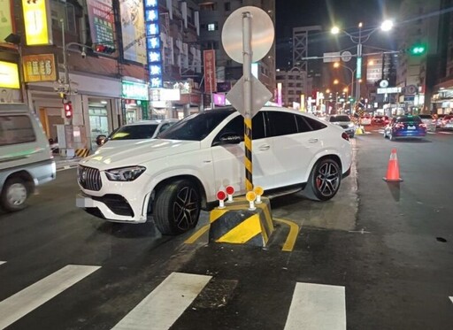 進化北路沿線行人庇護島 四十日內驚傳十三起車禍