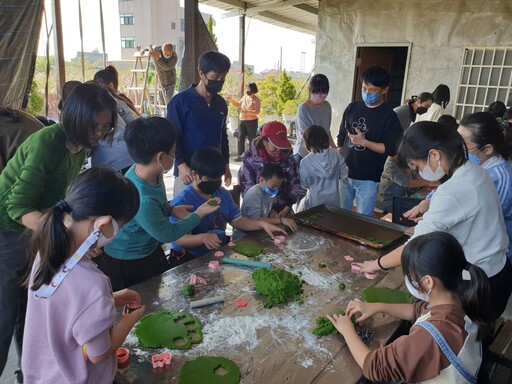 學生化身聖誕小天使 為社區帶來充滿歡樂節日氣氛