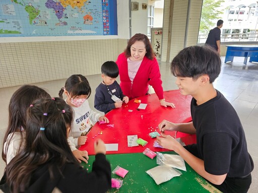 高雄大學通識教育展愛心 攜手援中國小打造溫馨學習環境