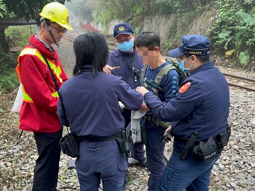 違規行走阿里山鐵道 林鐵及文資處依法裁罰