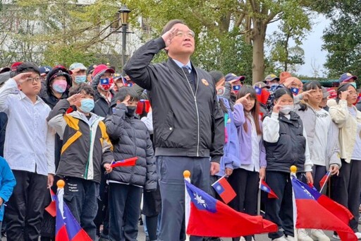 世代傳承愛國精神 八德榮家榮民長輩與田心國小學童齊唱國歌升旗歡慶114年元旦