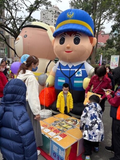 寓教於樂防災宣導，高雄消防局與民同樂迎新年