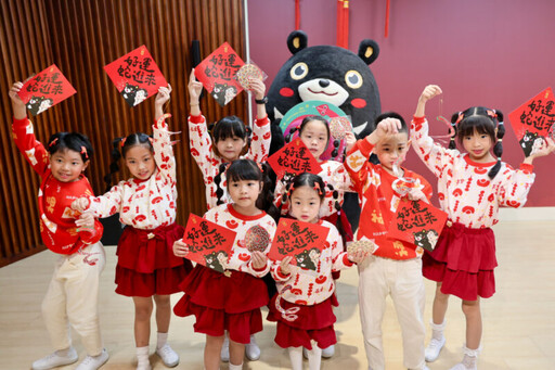 高雄蛇年限定春聯開箱 陳其邁祝市民好運蛇進來