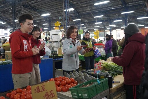 邱議瑩關注春節物價 陪同陳其邁視察高雄果菜批發市場供應