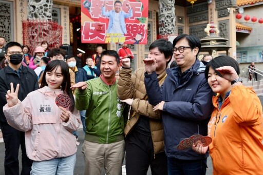 陳其邁小年夜赴五宮廟參香祈福