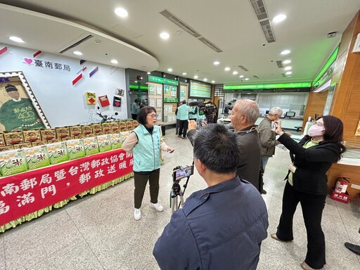 關懷不間斷！臺南郵局春節送暖 讓愛走進獨居長者家中