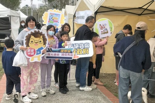 結合東興圳光藝節宣導反貪 竹縣文化局廉能攤位闖關遊戲與民熱情互動