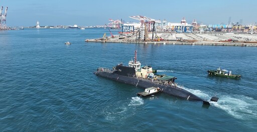 潛航能力獲確認！海鯤軍艦測試碼頭曝光 潛艦國造邁向成軍