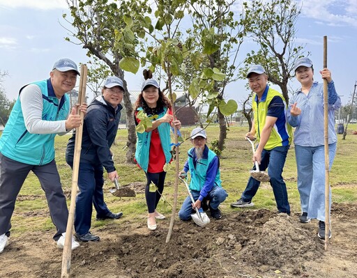 雲管處攜手13單位植樹 北門遊客中心綠意飄揚