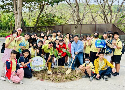 壽山動物園植樹添綠意 「植物掃描機」張仁勇導覽生態奧秘