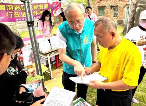 黃偉哲力挺地政便民 學甲蜀葵花節推防詐宣導獲好評