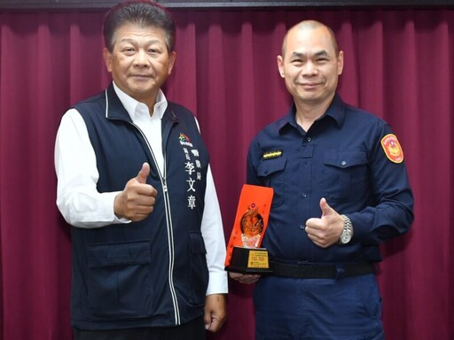 陳芳旭阻止流血案件驚傳 李文章頒獎表揚豎指比讚