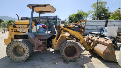 埔里鎮地母廟捐贈大型抓斗回收車 清掃力大增