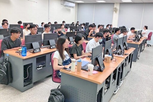 產業新尖兵計畫加持強化知識和專業 27歲女行政職逆襲變身軟體工程師取得高薪