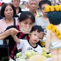 佛誕母親雙慶齊賀 旗山禪淨中心三千人匯聚佛光 浴佛蔬食音樂傳愛