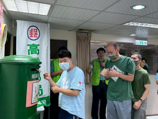 高雄郵局攜手唐氏症協會 溫馨母親節傳情活動獻愛