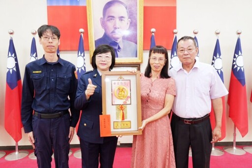114年警察模範母親 竹縣警察局長宣介慈公開表揚親贈祝福與關心