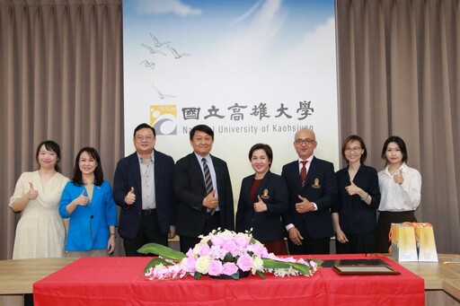 深耕泰語教育有成!高雄大學獲朱拉隆功大學頒授檢定中心銘牌