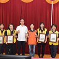劉其賢表揚六名績優志工 感謝伙伴們無怨無悔付出