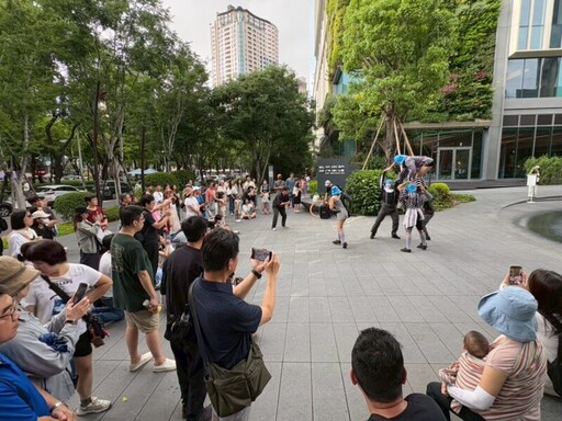 創造焦點《小丑八怪》快閃街頭驚喜不間斷 台中夏日馬戲節6/14、15帝國糖廠奇幻登場