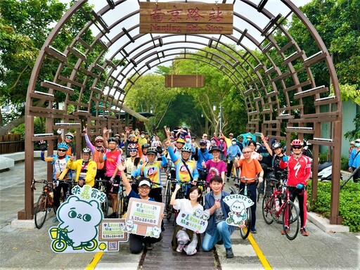 感受阿勃勒黃金浪漫 來嘉BIKE訪是賞花踏青的好時機