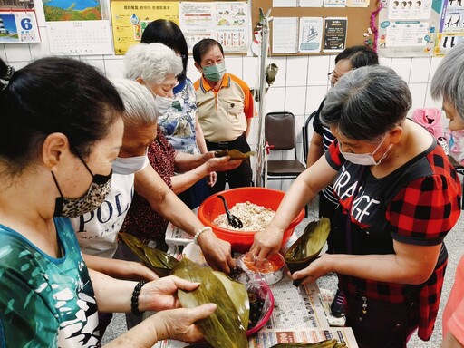 端午送暖 市立岡山醫院八處長照站攜手包愛心粽