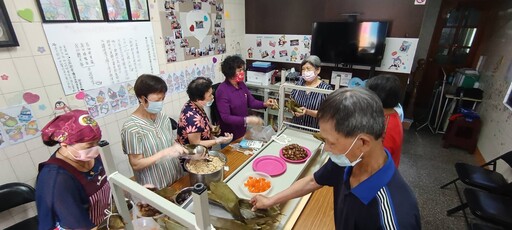 端午送暖 市立岡山醫院八處長照站攜手包愛心粽