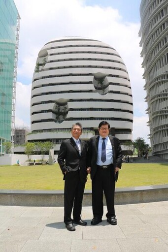 台灣之光中國醫藥大學校長洪明奇院士 獲 Research.com醫學與分子「雙冠王」