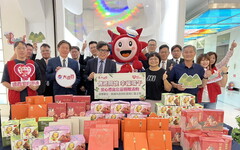 高雄大遠百攜手社會局仁愛之家 端午送愛暖人心