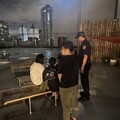 女子欲從十五樓跳下輕生 民權警苦口婆心勸說成功
