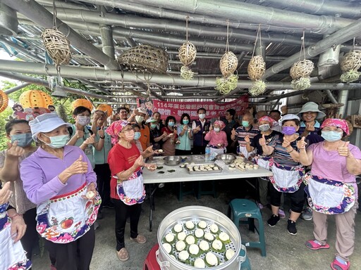 臺南郵局龍崎區辦「郵愛傳情‧溫馨手作日」活動 長者DIY手作溫馨滿滿