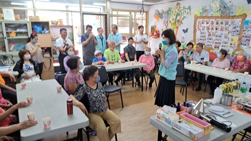 臺南郵局龍崎區辦「郵愛傳情‧溫馨手作日」活動 長者DIY手作溫馨滿滿