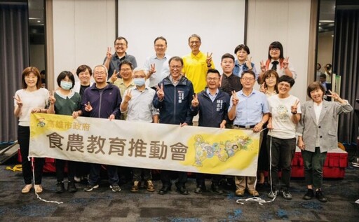 高雄食農教育成效顯著 府會代表任期屆滿 體驗校園蔬食