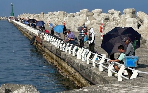港務公司拓展休閒漁區 高雄港北防波堤成釣魚天堂 漁獲滿滿