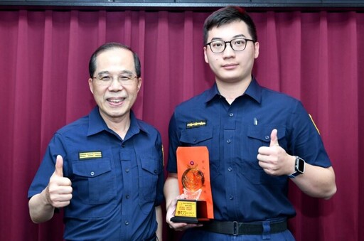 蔡耀丞尋獲失智迷途老翁 盧廷彰會報表揚豎指稱讚