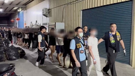 雄警夜襲販毒KTV！破獲54人群聚開毒趴！