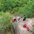 自行車賽返程不慎墜坡 湖內警消迅速救援送醫