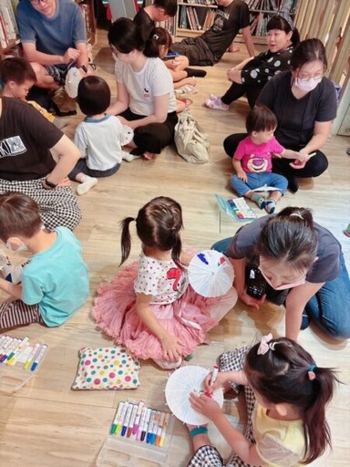 「繪本陪伴來作客」校園巡迴開跑 高雄市客委會推廣本土語言教育新模式