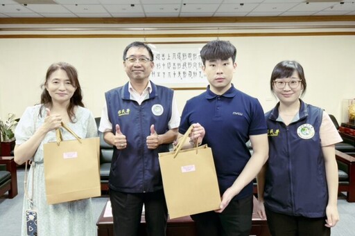 陽明交大博士生許汯洧榮獲總統教育獎 移民署新竹訪視並獻上祝福