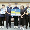 陽明交大博士生許汯洧榮獲總統教育獎 移民署新竹訪視並獻上祝福