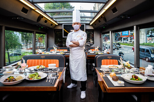 俯瞰台中品味移動盛宴夯 雙層觀光巴士餐車超吸睛