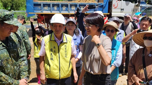 埔里墘溪路土石流災情 國軍縣長鎮長都來救災