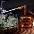颱風搶修夜未眠 台電台東區處為山區點亮回家燈火