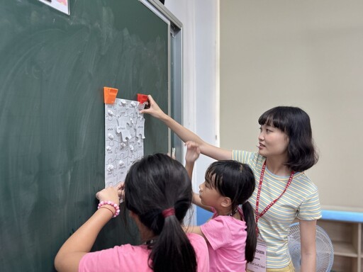 高雄大學西語系辦雙語營 助里港國小學童環保科學樂學習