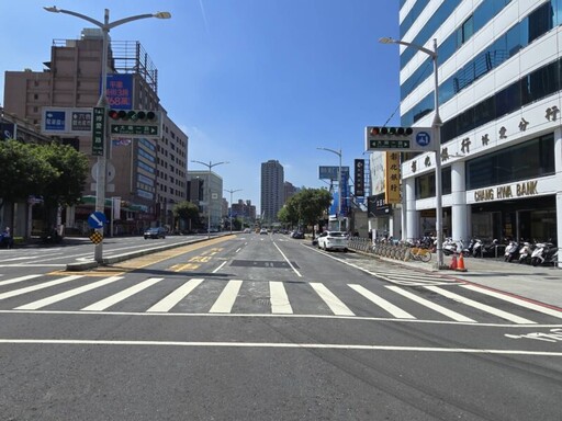 水利局高效處理博愛路坑洞 涵管錯位修復提前恢復通行