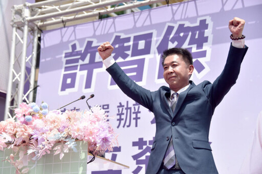 許智傑競辦開幕 AI小金剛展現強大好人緣
