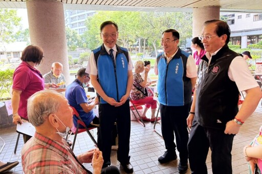 八德榮家油畫創作課程 住民長輩揮灑色彩享受藝術陶冶身心樂趣