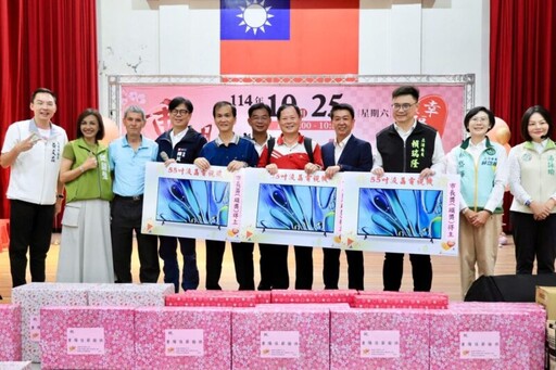 出席重陽敬老聯歡會 陳其邁陪長輩同樂力推長照政策